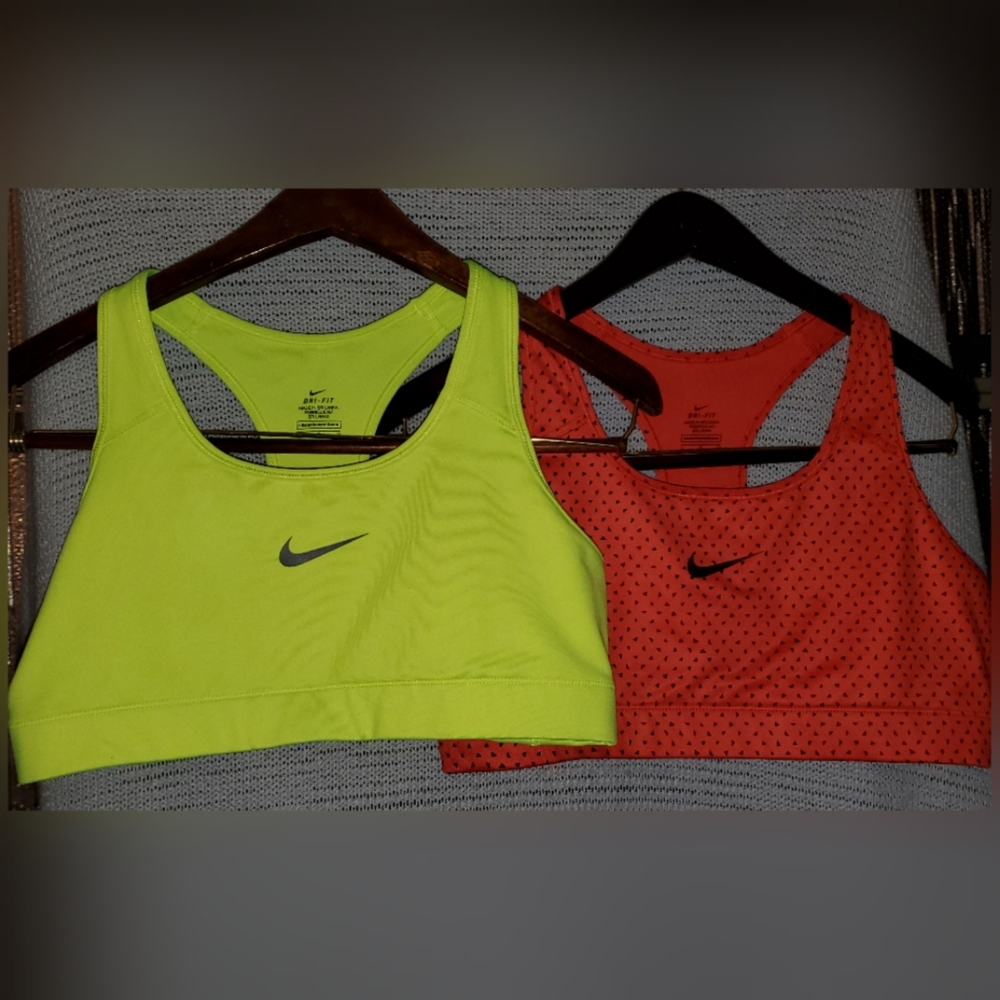Like New Nike Sports Bras (Large)